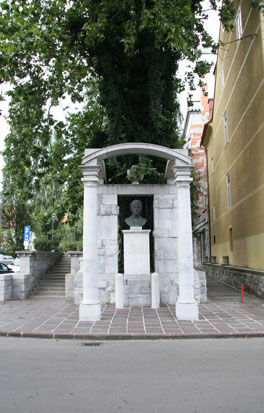 Spomenik Simonu Gregorčiču, Ljubljana