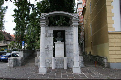 Spomenik Simonu Gregorčiču, Ljubljana