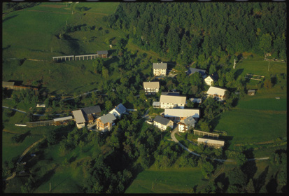 Zabrekve - Vas in cerkev sv. Mohorja in Fortunata (pogled iz zraka), fotografija