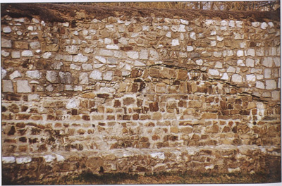 Podrobnosti z rimskega zidu na Mir ju v Ljubljani. Details of the Roman wall at Mirje in Ljubljana.