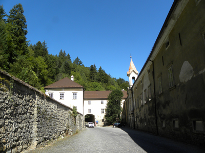 Bistra - Samostan Bistra, pogled na vhodni del