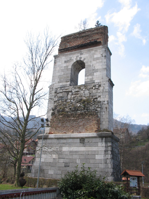 Borovnica - Ostanki borovniškega viadukta, pogled na nosilni steber