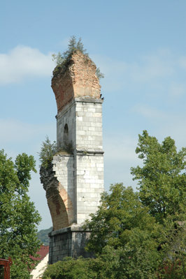 Borovnica - Ostanki borovniškega viadukta, pogled na nosilni steber