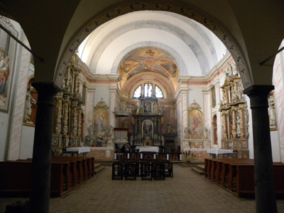 Vrhnika - Cerkev sv. Trojice, notranjščina, pogled proti prezbiteriju